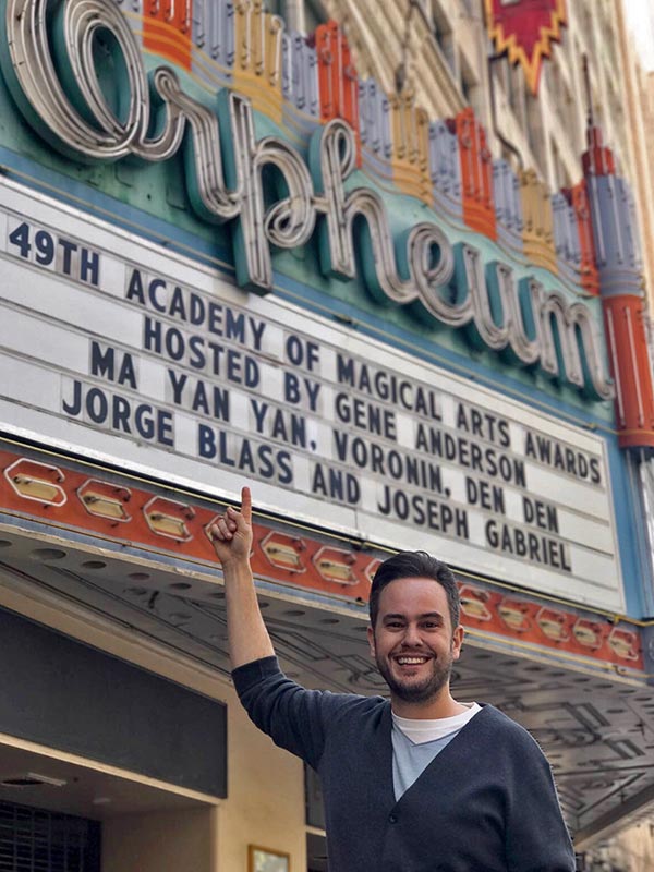 Jorge Blass en AMA Awards, en el Orpheum Theater de Los Angeles