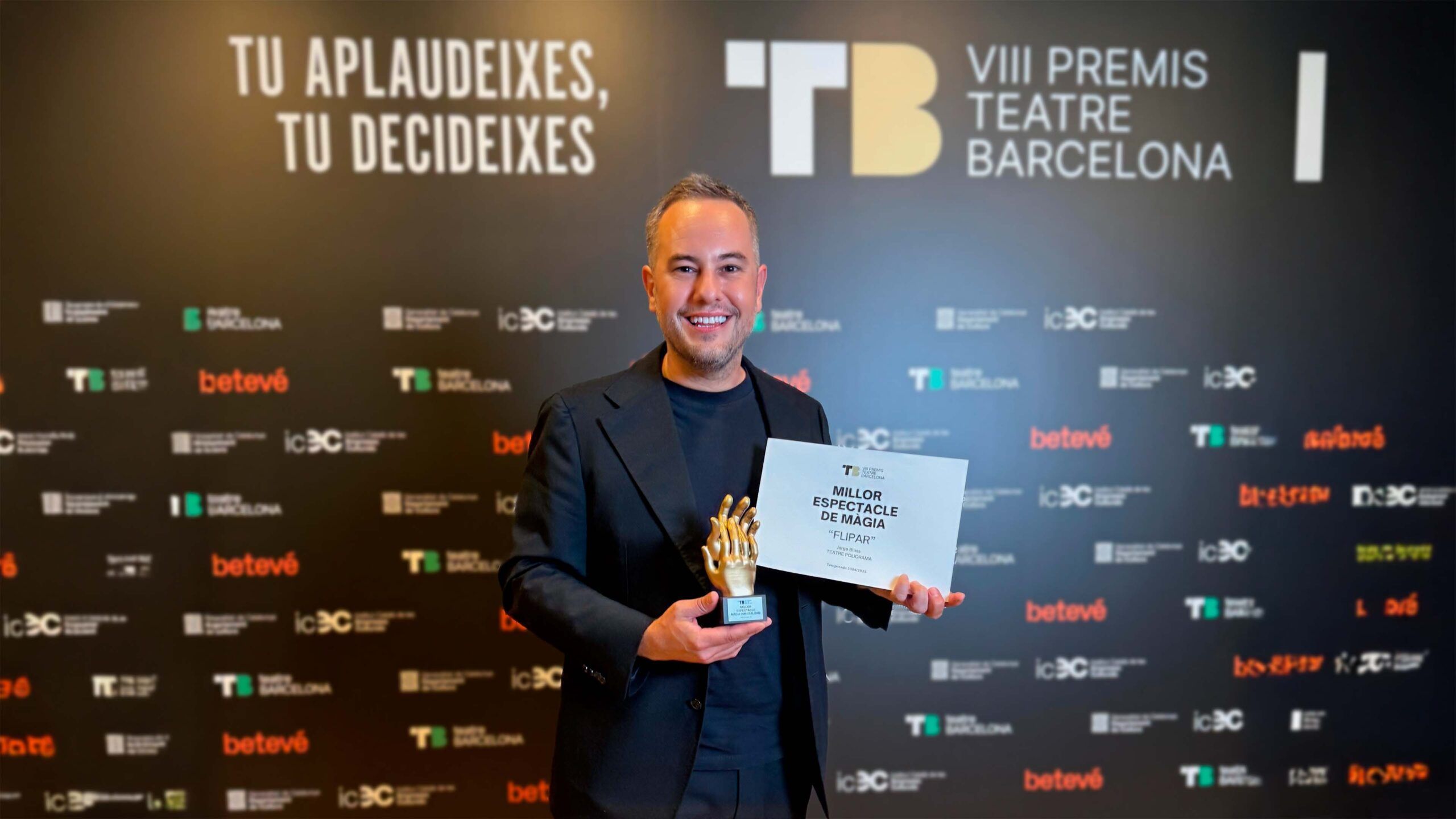 Jorge Blass gana el premio al Mejor Espectáculo de Magia en los Premios Teatre Barcelona por «FLIPAR»